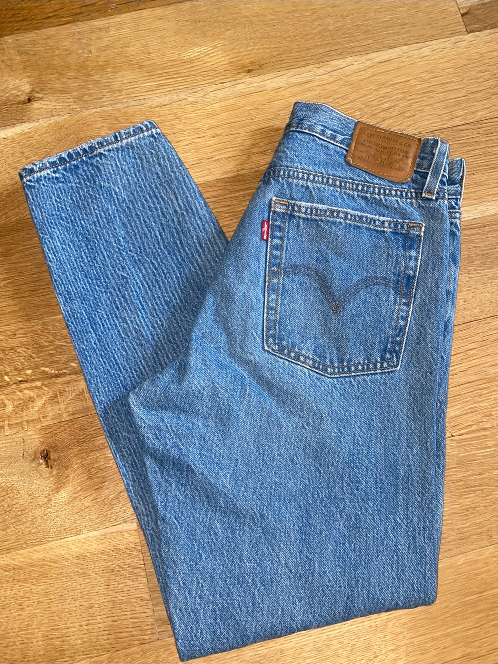 Levi’s Wedgie Fit Blue Denim Jeans Factory Distressed Button Fly Tapered 27 - Picture 1 of 16